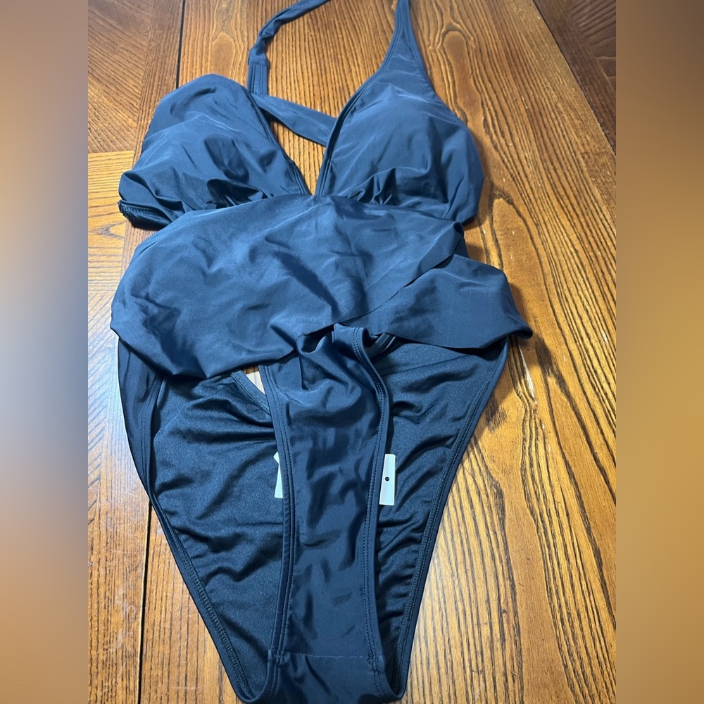 CUPSHE BLACK OPEN BACK ONE PIECE SWIMSUIT. NWT. SIZE LARGE